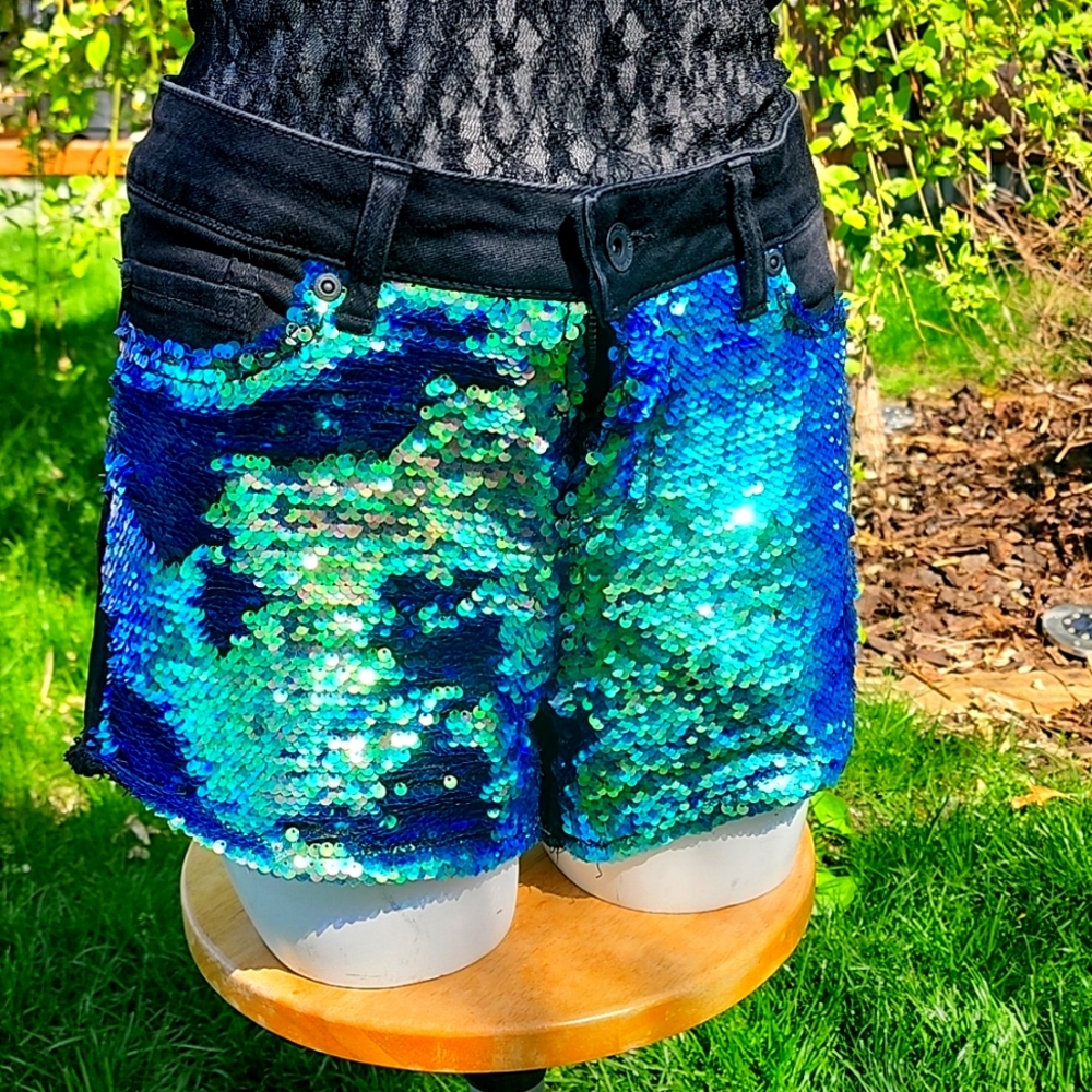 Shorts SZ 7 Hot Topic